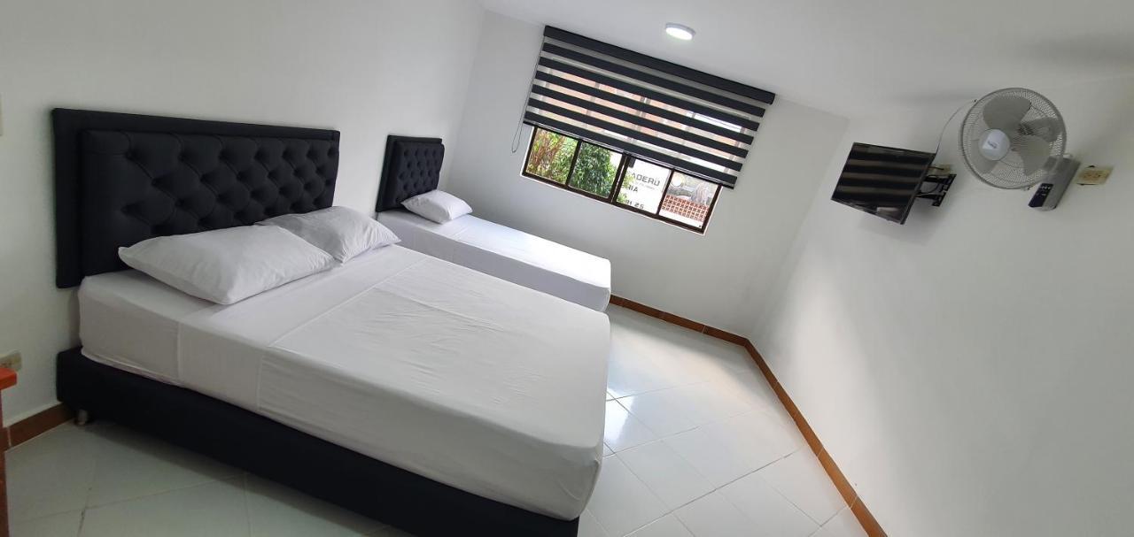 Hotel Picasso 70 Medellín Buitenkant foto