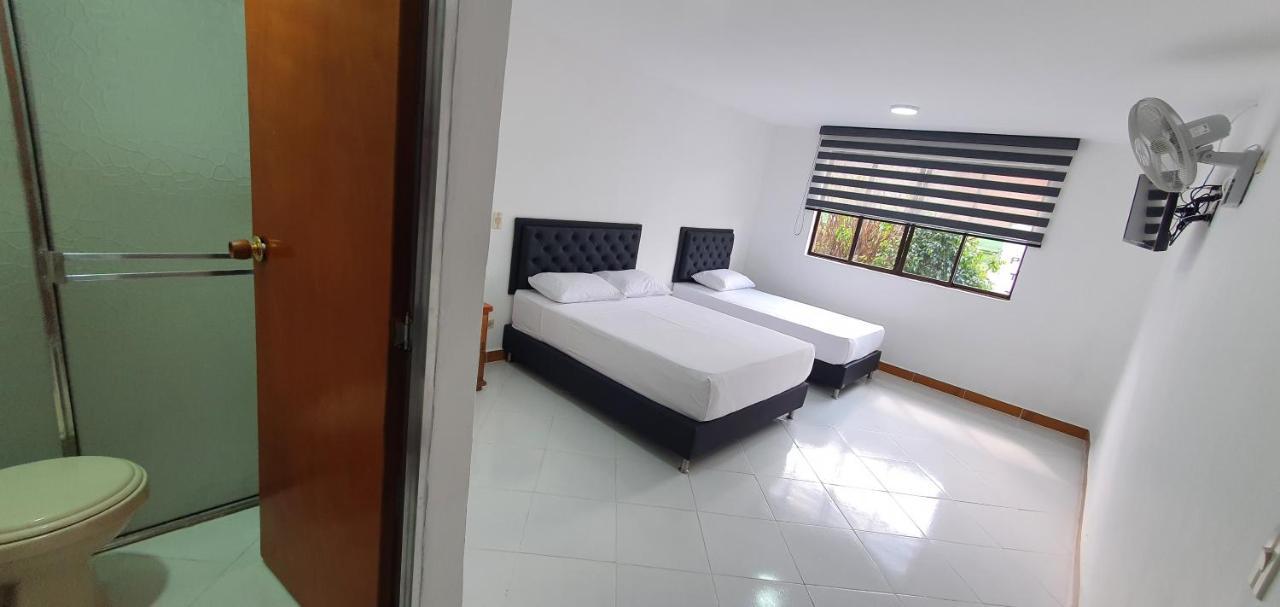 Hotel Picasso 70 Medellín Buitenkant foto