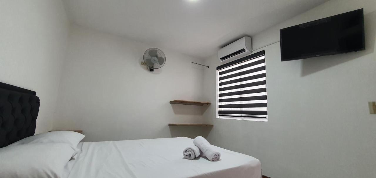 Hotel Picasso 70 Medellín Buitenkant foto