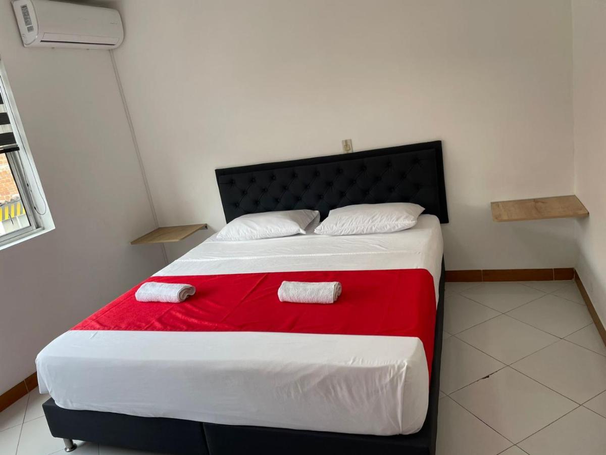 Hotel Picasso 70 Medellín Buitenkant foto
