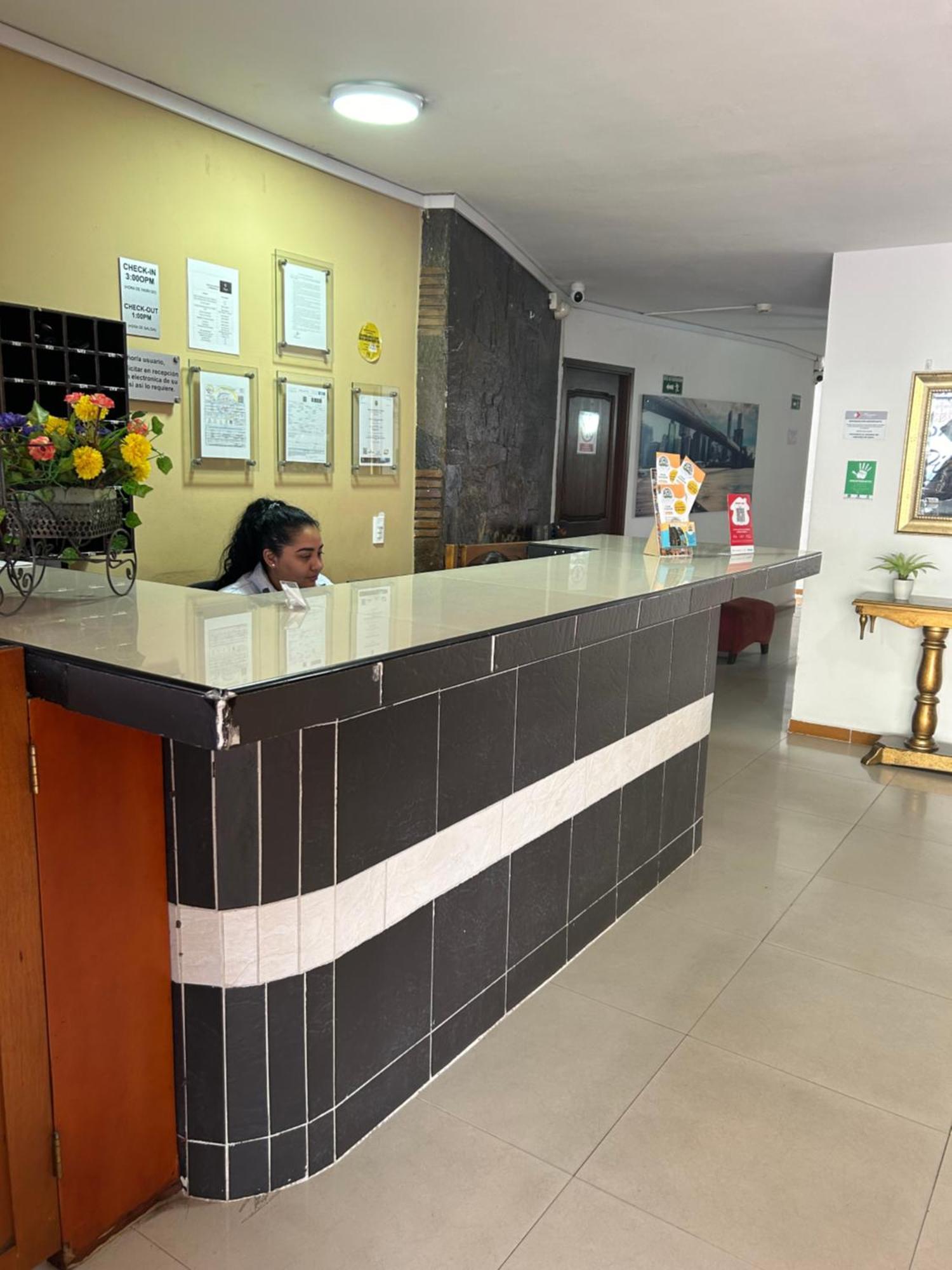 Hotel Picasso 70 Medellín Buitenkant foto